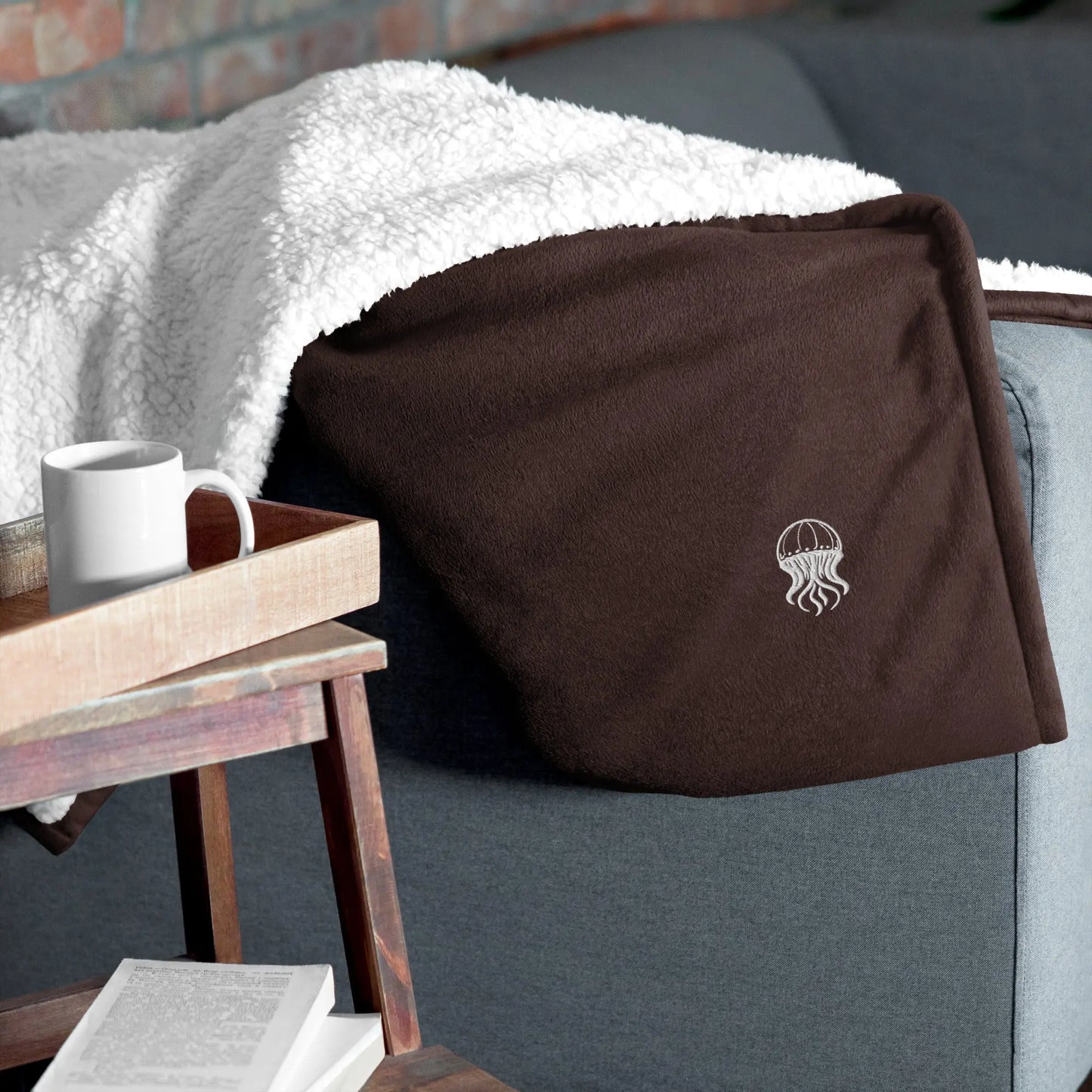 Embroidered Premium Sherpa Blanket - Noir - Jellyfish logo | Jelly Kvlt